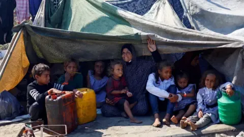 Cataclysmic Crisis across Gaza City while Israeli Tanks Push Forward