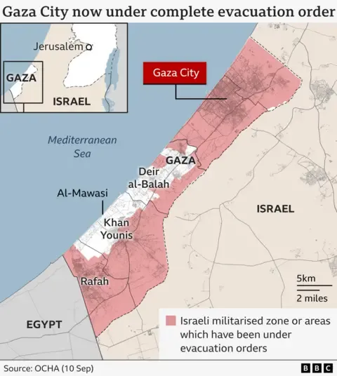 Numerous Gaza Residents Evacuate as Israeli Forces Move Deeper into Gaza City