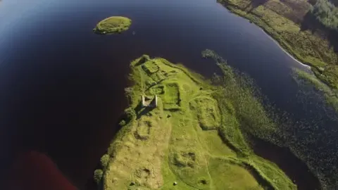 Forgotten Royal Fortress Discovered on Scottish Isle